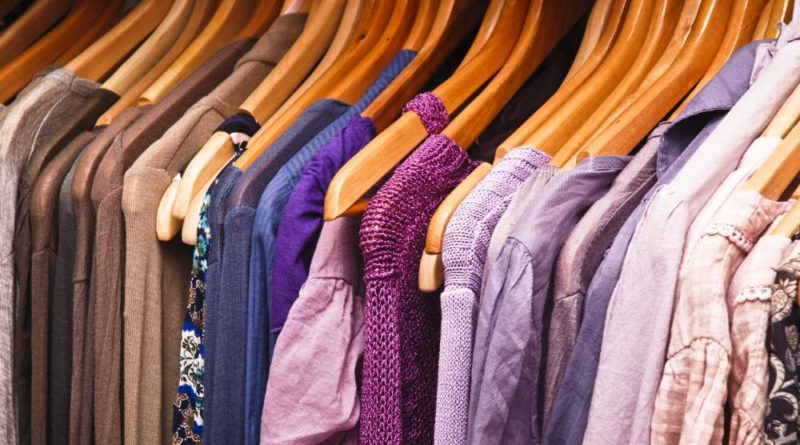Продаж одягу як спосіб додаткового заробітку вдома через інтернет