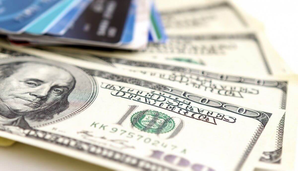 У квітні українці продали валюти на $51 млн більше ніж купили